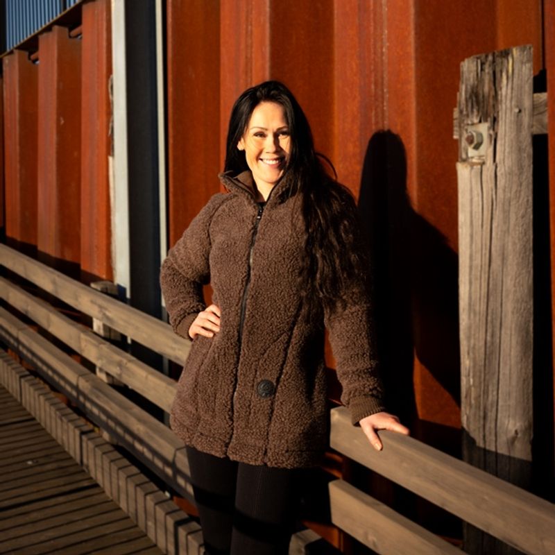 Frida ulljakke lang damemodell 100% ull