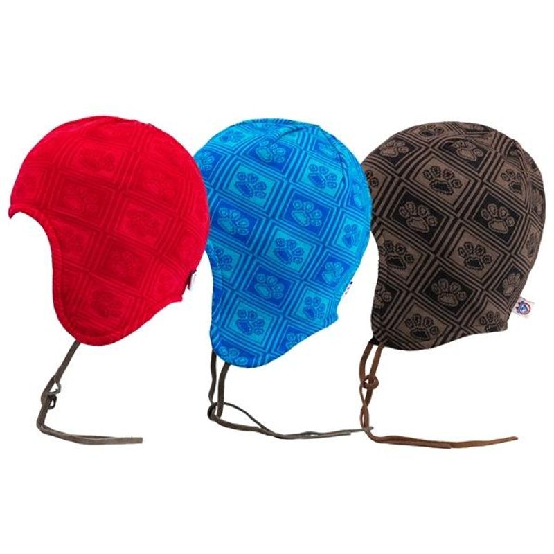 Vega earflap hat merino wool - paw pattern